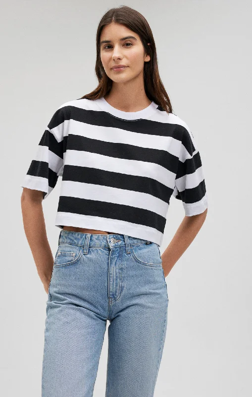 ribbed knit t-shirts -BOXY CREW NECK T-SHIRT IN BOLD STRIPE