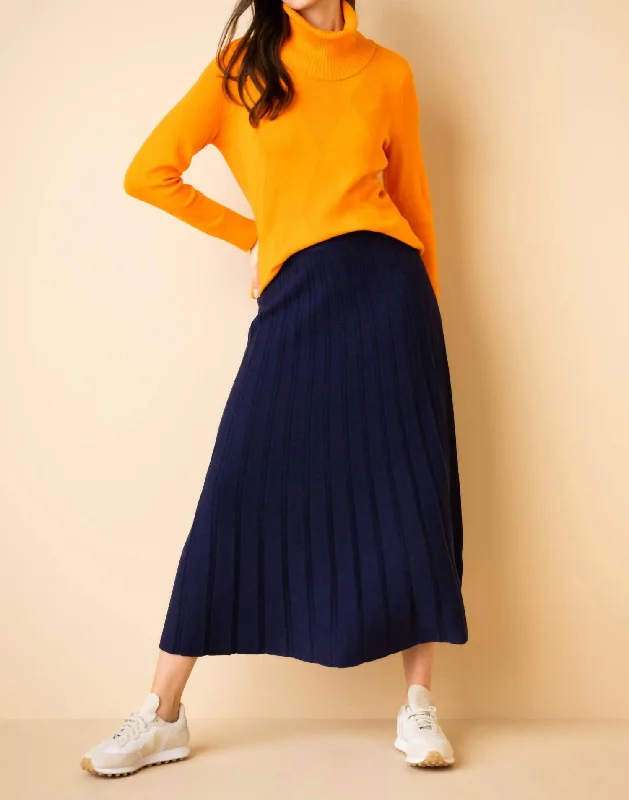 stitched trim skirts -Pleated Long Skirt In Navy